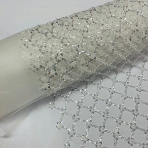 オフホワイトの幾何学模様のビーズ生地、メッシュに刺繍ビーズのスパンコール生地、ビーズレース、ウェディング、ブライダル、ドレス、ヤード単位で販売