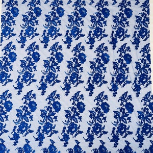 Diseño de flor azul real bordado en tela de encaje de malla, vestido de novia de encaje floral cortado a medida (Elija una talla)