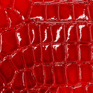 Vinilo rojo Faux Fake Leather Pleather Tela de cocodrilo brillante en relieve - cortada a medida Tapicería Monederos Zapatos Carteras Cinturones