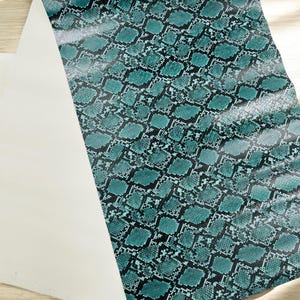 Vinyl met groen slangenleer reliëf: python-imitatieleer bekleding