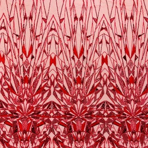 Puede incluir: Tela roja con lentejuelas con un patrón geométrico. Las lentejuelas están dispuestas en un patrón repetitivo de triángulos y diamantes.