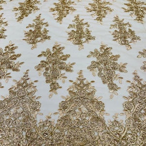 Champagne met metallic draad gebloemde kantstof, borduursel met pailletten op een mesh kantstof voor jurk, bruiloft-bruids op maat gesneden