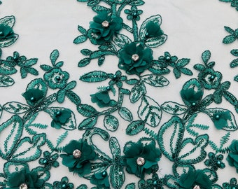 Encaje con bordado floral 3D verde cazador con pedrería y lentejuelas
