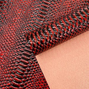 3D-vinylstof met slangenreliëf: donkerrode kunstleren bekleding