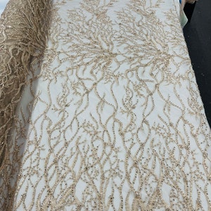 Blush Peach Bridal Wedding Lace Beaded Fabric - cortado a medida - Root Design Bordado a mano con cuentas y lentejuelas en una malla