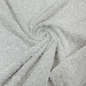 Weißer Pailletten-Stoff: 5 mm Pailletten auf Stretch-Samt, 2-Wege-Stretch - Meterware