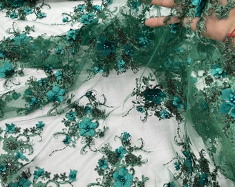 Tela de encaje con bordado de cuentas y flores 3D en verde cazador