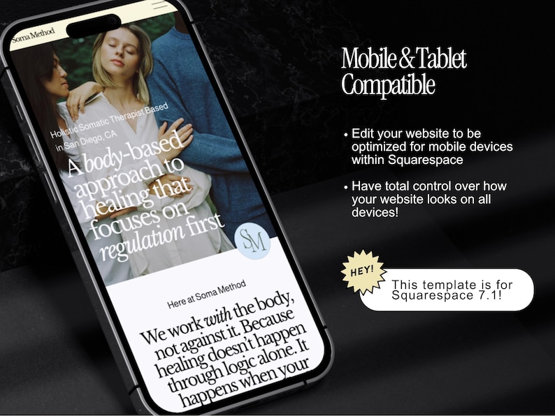 K&ouml;nnte beinhalten: Ein Smartphone zeigt eine Webseite mit dem Text "Ein k&ouml;rperbasierter Ansatz zur Heilung, der sich auf die Regulierung konzentriert." Das Telefon ist abgewinkelt, mit dem Text "Mobile & Tablet Compatible".