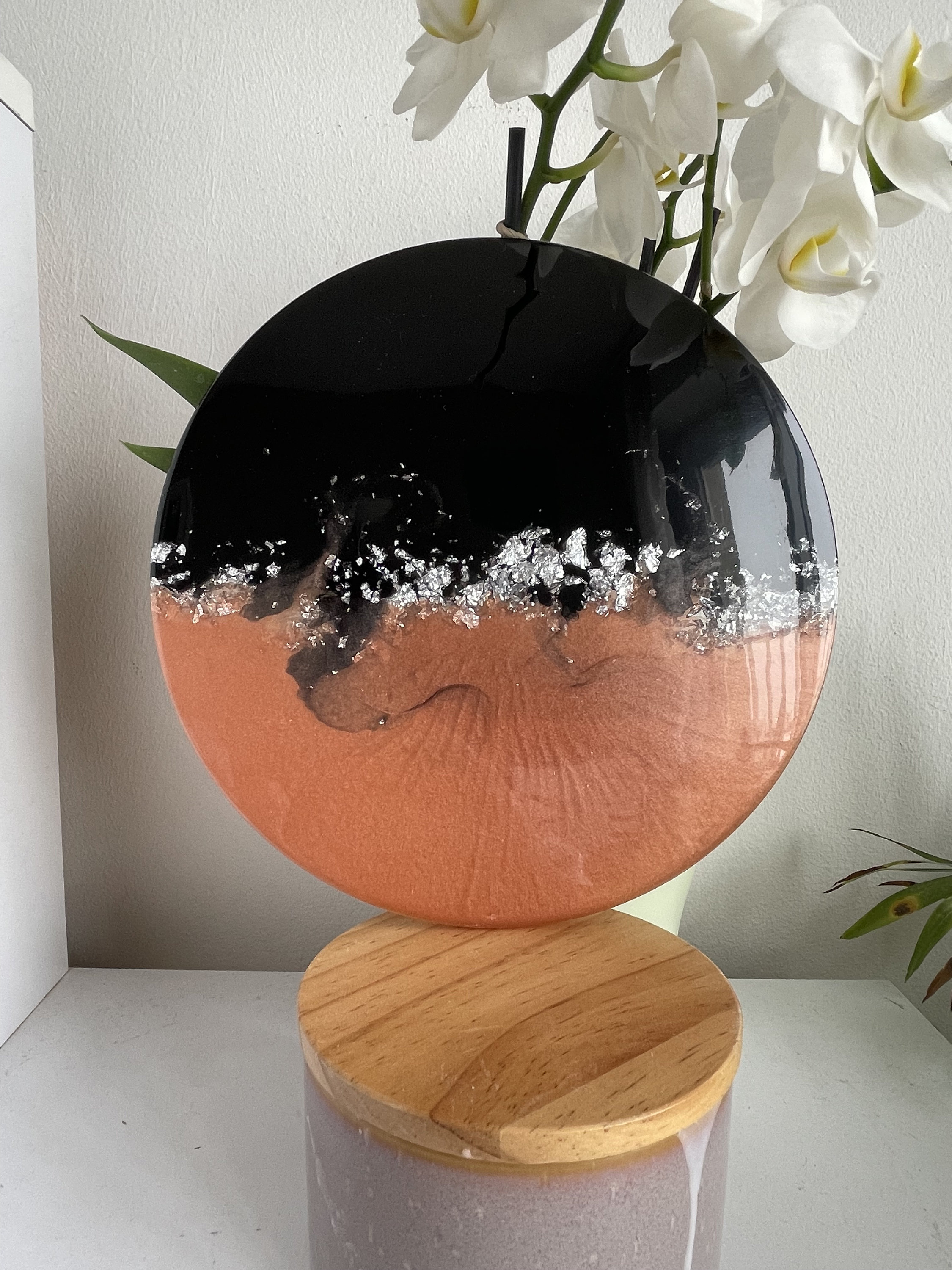 Customizable trivet in epoxy resin and aluminum foil