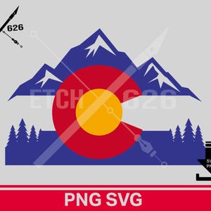 Op de afbeelding: Een grafisch ontwerp met de vlag van de staat Colorado met een bergketen, bomen en een grote letter "C" met een gele cirkel. Het ontwerp bevat de tekst "PNG SVG" in een rode banner.