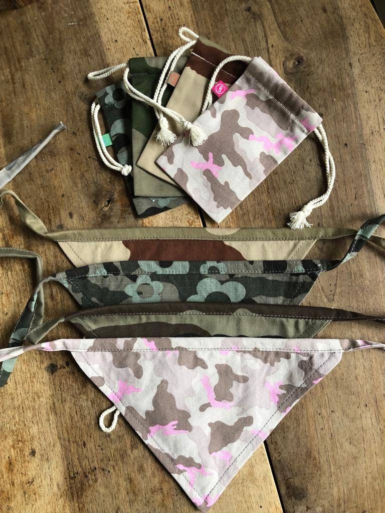 Bandanas Pour Animaux avec Son Pochon à Friandise