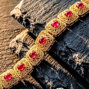 Pulseira de Rubi | 14 Rubis Vermelhos Naturais Cabochão | Banhada a Ouro 18K |