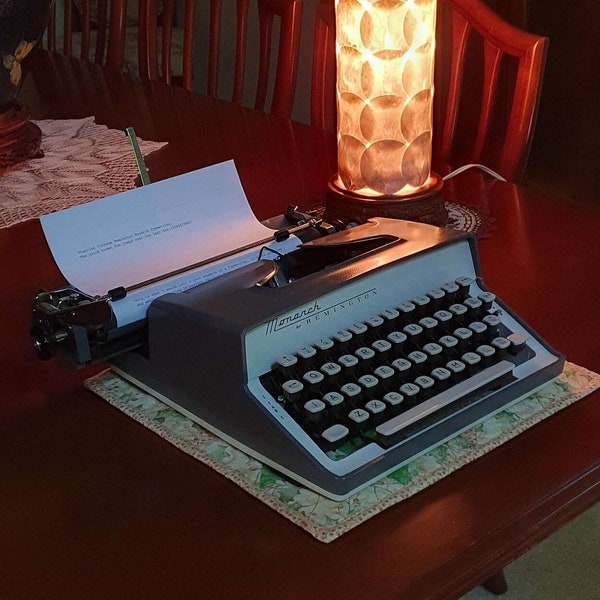 Remington Monarch Manual Typewriter MINT CONDITION 1960