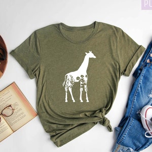 Floral Giraffe Shirt, Giraffe Graphic Shirt, Animal Lover Shirt, Cute Giraffe Shirt, Animal Lover Gift , Safari Shirt, Pet Lover Gift