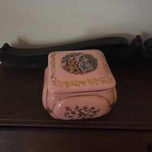 French Limoges Hand Painted Gold Trim Trinket Jewelry Box