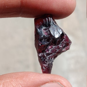 Natural Rough 27.00 cts, Genuine Garnet Gemstone Rough, Raw Red Garnet, Healing Crystal Garnet Gemstone,Untreated  Garnet Rough deep colour