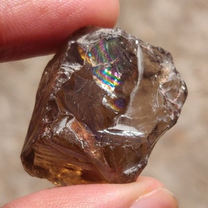 Cristallo grezzo di quarzo fumé naturale con raro arcobaleno, esemplare di quarzo fumé, pietra curativa, raro cluster di quarzo grezzo
