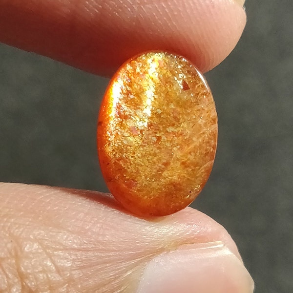 Cabochon en pierre de soleil naturelle de qualité supérieure, forme ovale, pierre semi-précieuse. 6.55 cts