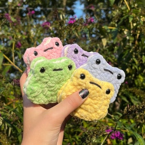 Crochet macaron frog keychain