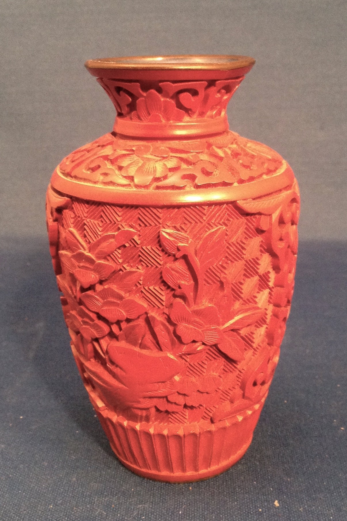 20 世紀初頭の中国の小さな辰砂漆器の花瓶 - Etsy 日本