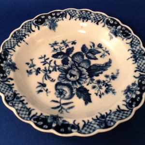 18th C Worcester Dr Wall period Porcelain Pinecone small dish C: 1770-80