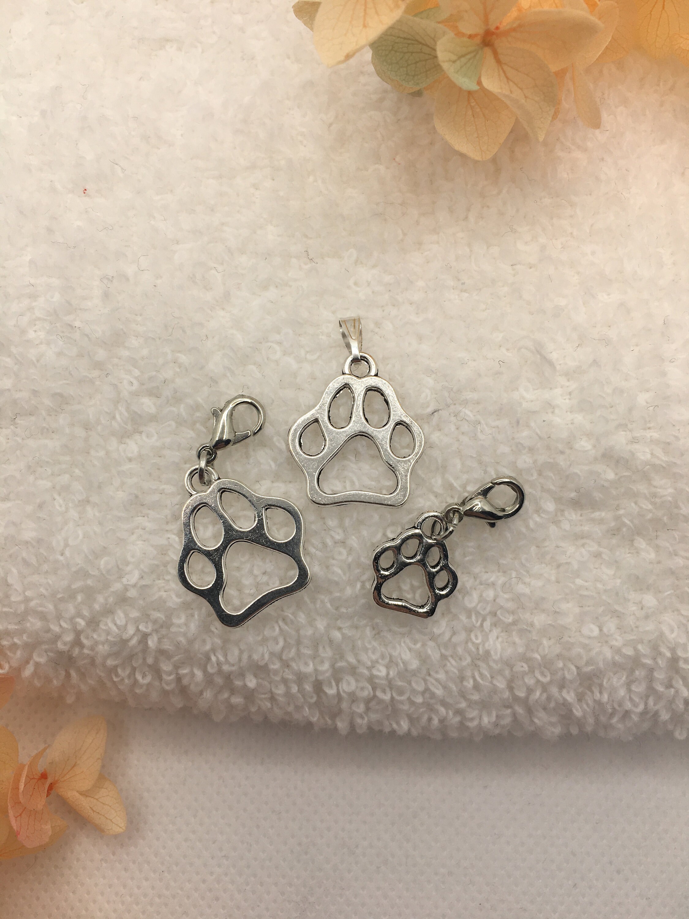 Charm-Anhänger Mit Hundepfote & Knochen – Silberner Schmuck Für Armband Oder Kette