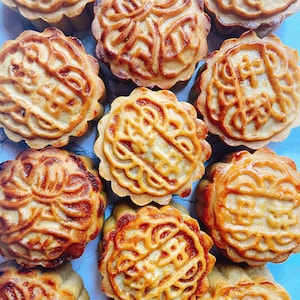 Vegan Mooncake/Pastry Box (flavors of your choice)/Lunar New Year Gift