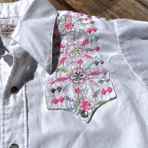 vintage western Rockmount long sleeve snap shirt white pink floral silver lurex embroidery medium image 2