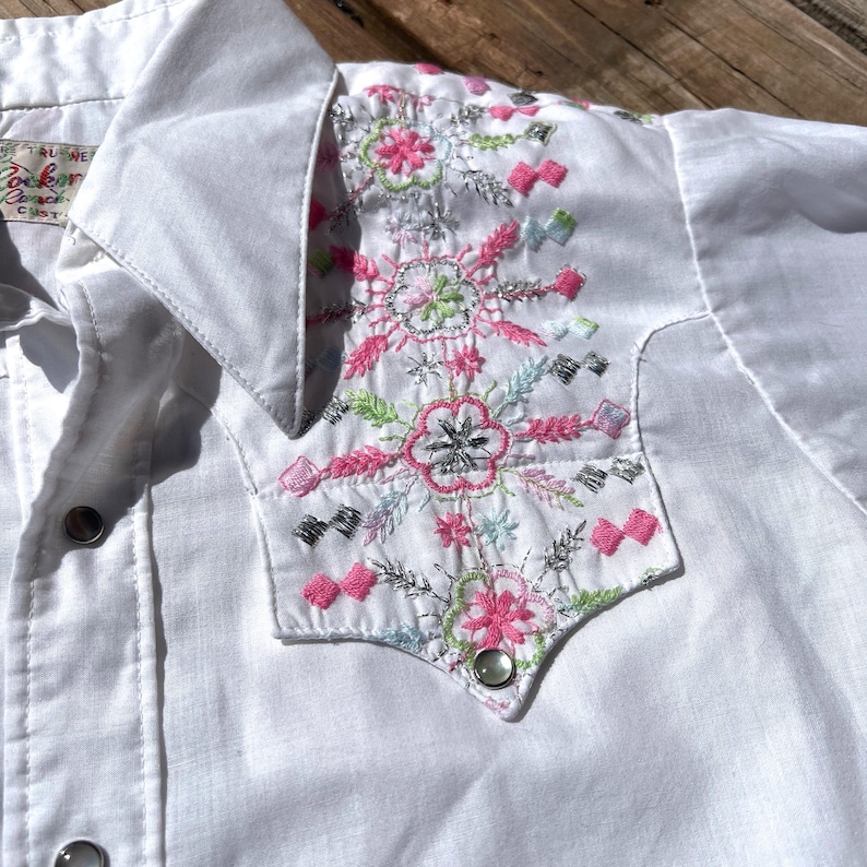 vintage western Rockmount long sleeve snap shirt white pink floral silver lurex embroidery medium image 2