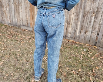 Vintage 80s GUESS Acid Wash High Waisted mom Jeans 26x 30