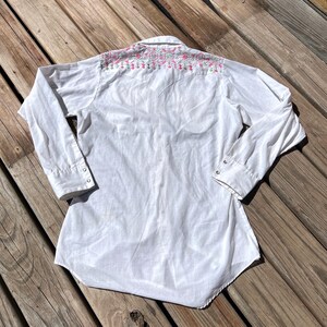 vintage western Rockmount long sleeve snap shirt white pink floral silver lurex embroidery medium image 4