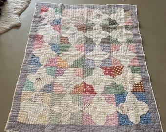 vintage 1934 hand stitched hand sewn floral embroidered quilt 58.5x71