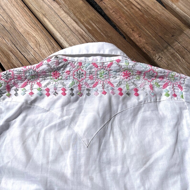 vintage western Rockmount long sleeve snap shirt white pink floral silver lurex embroidery medium image 5