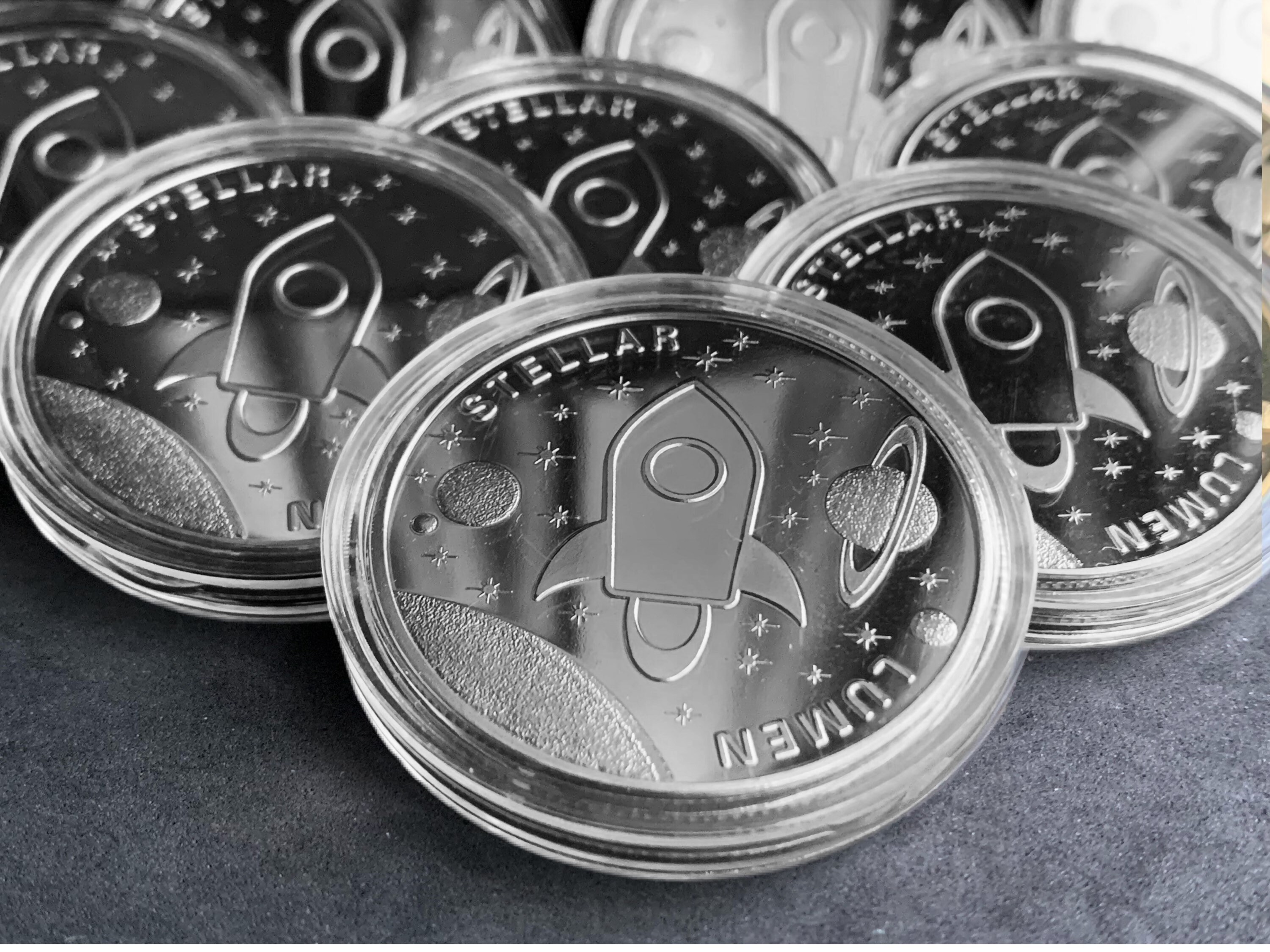 Stellar Lumen ゴールドまたはシルバー コインに加え、ご注文ごとにミステリー コイン 1  枚を無料でプレゼント。無料のランダム暗号ピンとマスクの説明をお読みください。 - Etsy 日本