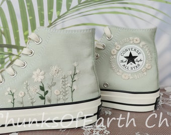 Broderie personnalisée Converse Chuck Taylor des années 1970 à fleurs blanches / Converse brodées / Chaussures montantes Converse personnalisées pour la mariée, meilleur cadeau pour elle