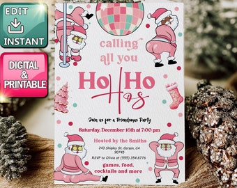 Pode incluir: Um convite digital e imprimível para uma festa de Friendsmas com um design rosa e branco. O convite apresenta ilustrações do Papai Noel em várias poses, uma bola de discoteca e o texto "calling all you Ho Ho Hos".