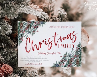 Puede incluir: Una tarjeta de invitación blanca con la inscripción en rojo "Christmas Party". La tarjeta está decorada con ilustraciones de acuarela de agujas de pino, bayas y piñas. El texto invita a una fiesta de Navidad el 17 de diciembre.