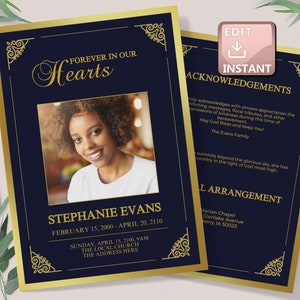 Op de afbeelding: Een blauwe en gouden rouwkaart met een foto van een vrouw. De kaart heeft de tekst "Forever in Our Hearts" en bevat de naam Stephanie Evans, de geboorte- en sterfdatum en informatie over de begrafenis.