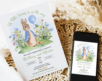 Może przedstawiać: Zaproszenie na baby shower z akwarelową ilustracją królika trzymającego niebieski balon pośród kwiatów. Zaproszenie zawiera szczegóły wydarzenia: datę, godzinę i miejsce. Smartfon wyświetla to samo zaproszenie.