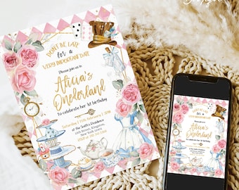 Peut inclure: Une invitation de fête d'anniversaire sur le thème d'Alice au pays des merveilles, rose et blanche avec des accents dorés. L'invitation présente une illustration fantaisiste d'Alice, du Chapelier fou et d'un goûter. Le texte indique "Ne soyez pas en retard pour un rendez-vous très important. Rejoignez-nous dans l'Onederland d'Alicia pour célébrer son 1er anniversaire. Samedi | 15 février | 15h00 à la résidence Smith 13th Street, Kingston, New York 12401 RSVP au 310 341 3368"