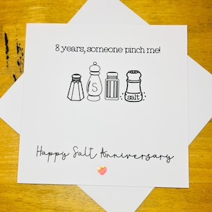Cartão de 8º aniversário de casamento de sal! Piada engraçada de beliscão