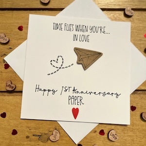 Primera tarjeta de aniversario de bodas en papel