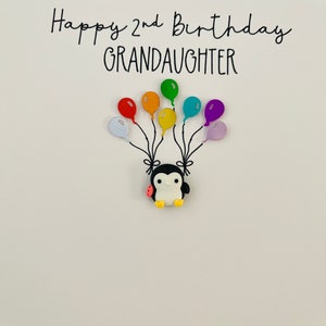 Cartão de aniversário pinguim segurando balões - Personalizado