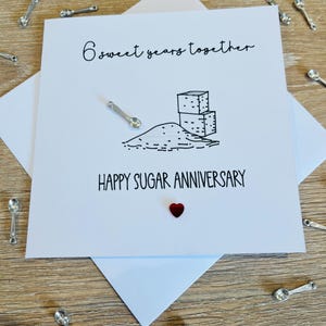 Carte du 6e anniversaire du sucre avec cuillère