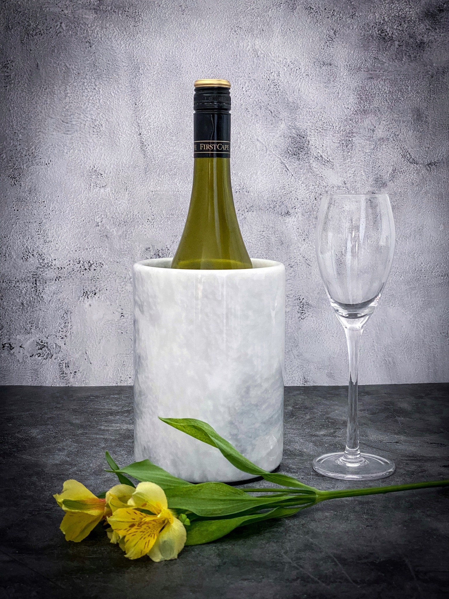 Enfriador de botellas de vino cilíndrico blanco hecho a mano con piedra de  mármol / Florero / Soporte estacionario / Uso multipropósito / Pieza de  mármol hecha a mano -  México