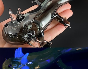 Axolotl Pipe Friend UV Blacklight Reactive - Melanoid Gfp Axolotl Bowl Wild Gray - Hand blown Glass Pipe - Glass Bowl - Tobacco Pipe Art