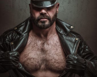 Spence - imagen BDSM de cuero gay