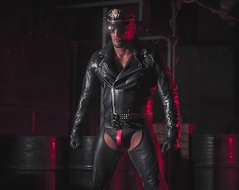 Albañil - cuero y látex, imagen queer BDSM