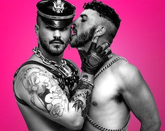 Kink On Pink - Fotografía fetiche de cuero gay inspirada en Tom de Finlandia