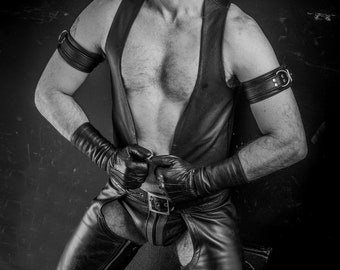Chaleco de bar / Fotografía de fetiches de cuero / Escena fetichista londinense / Impresión en blanco y negro / Estilo Tom Of Finland